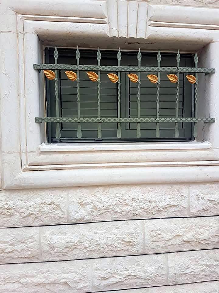 חלון חדש שהותקן במקום חלון ישן