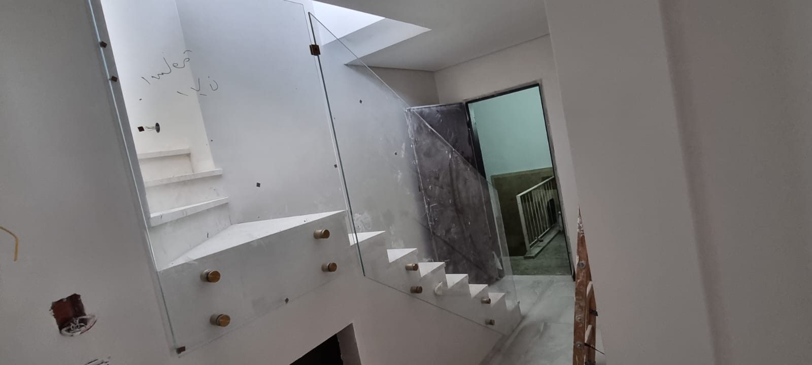 מבנה מסגרות רחב עם גג, מתוך גלריית פרויקטים