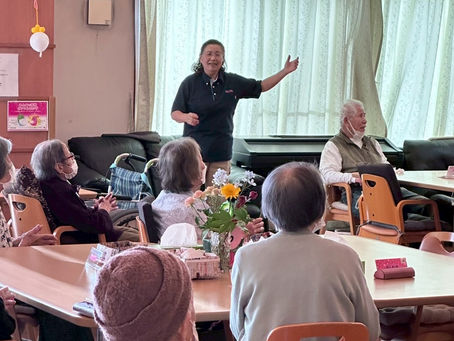 音楽療法の先生と歌いました♪(デイサービス)