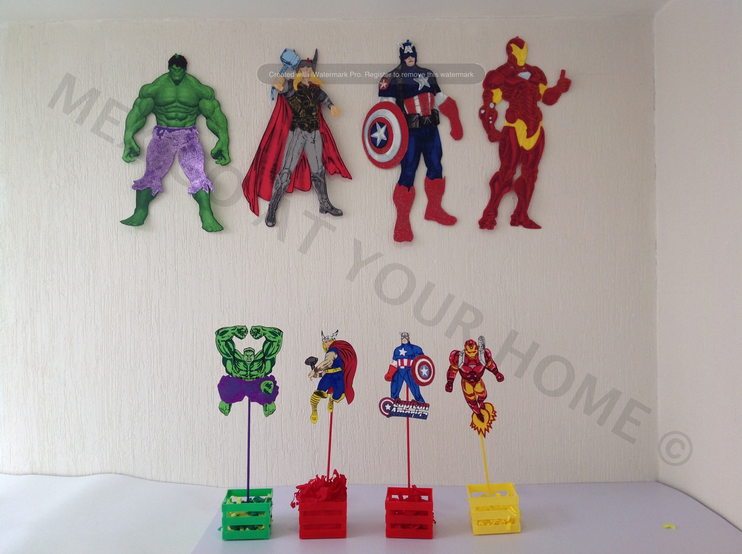Avengers Party Pack 4 Wall, 12 Bags & 12 Picks