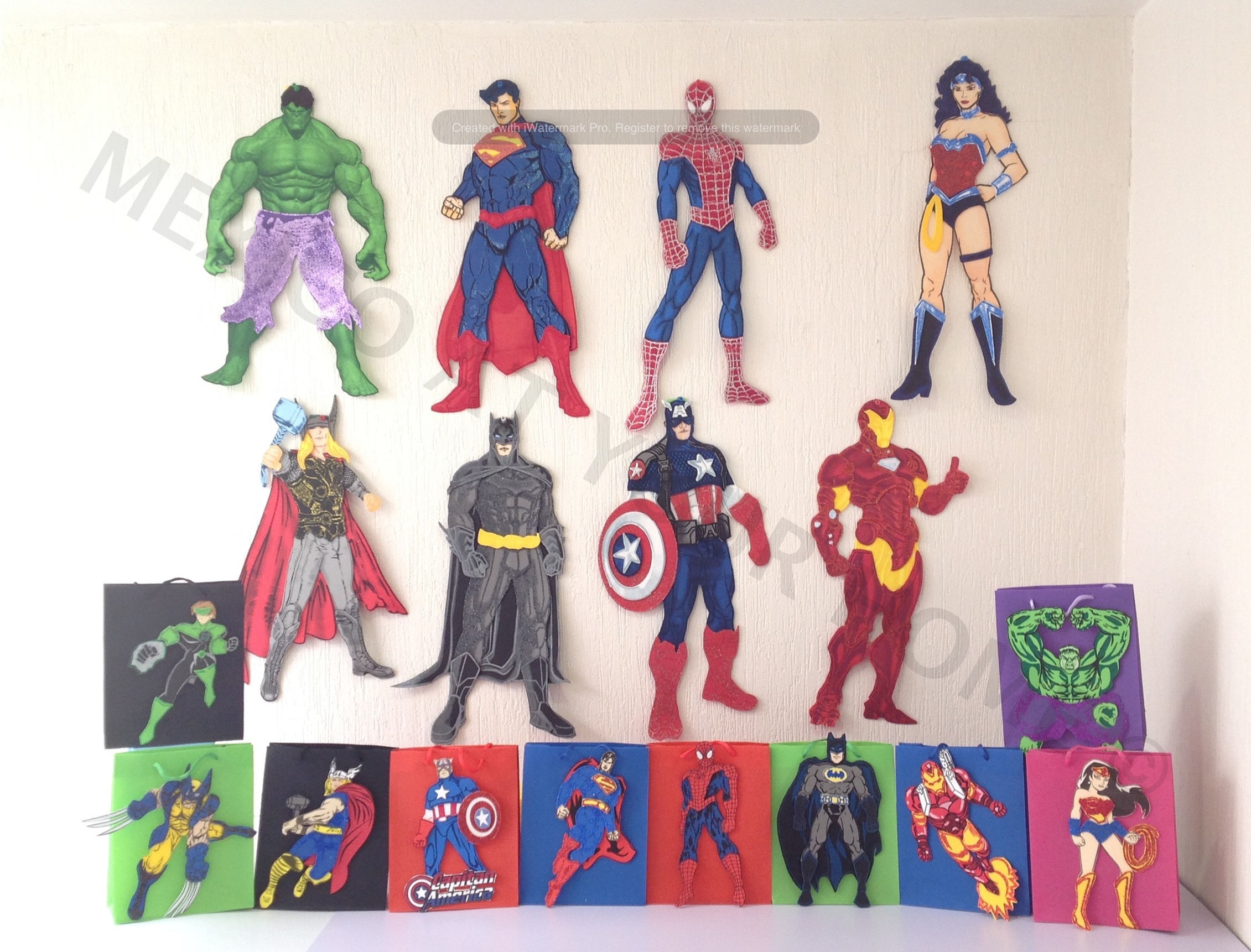 Superheros Pack 8 Wall, 12 Bags & 12 Picks