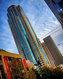 #downtown #seattle #citylife #washington #washingtonstate #pnw #citynights #skyscrapers #tallbuildin
