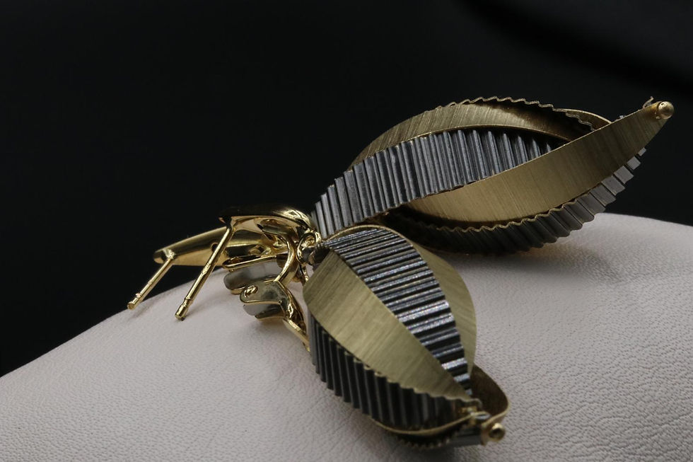 Thumbnail: Diamond Jewellery 18K Gold Earrings