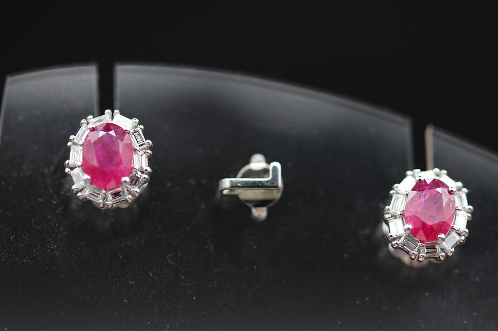 Thumbnail: Diamond Jewellery 18K Gold Earrings