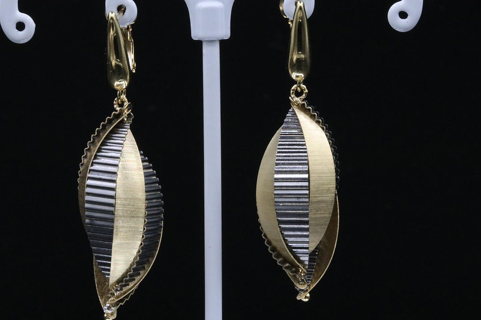Thumbnail: Diamond Jewellery 18K Gold Earrings