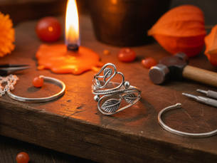 El significado detrás de las joyas hechas in-house: la esencia de la joyería personalizada auténtica