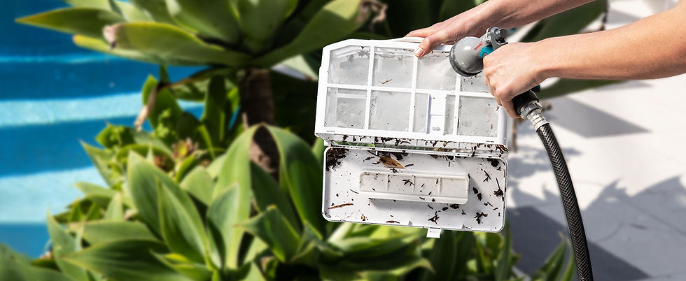 Thumbnail: Easy clean filter for a cordless robotic pool cleaner