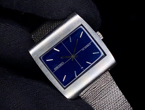 October 1969 Seiko 2559-3010 TV case Electric blue watch 24 jewel
