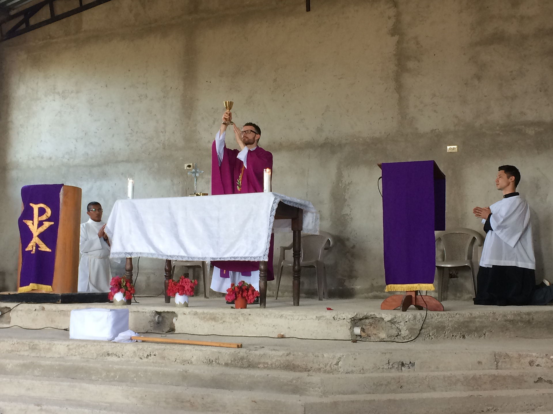 Mass in Lleno de la Cruz 