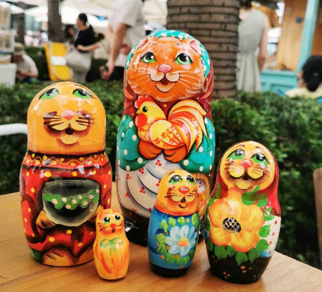 「俄羅斯手工橘貓娃娃：層層驚喜，療癒心靈！」