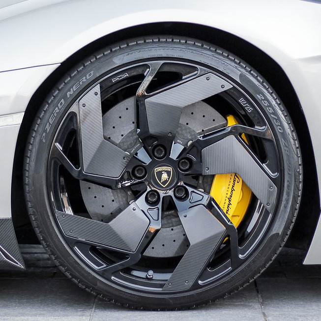 Luxury Car Wheel