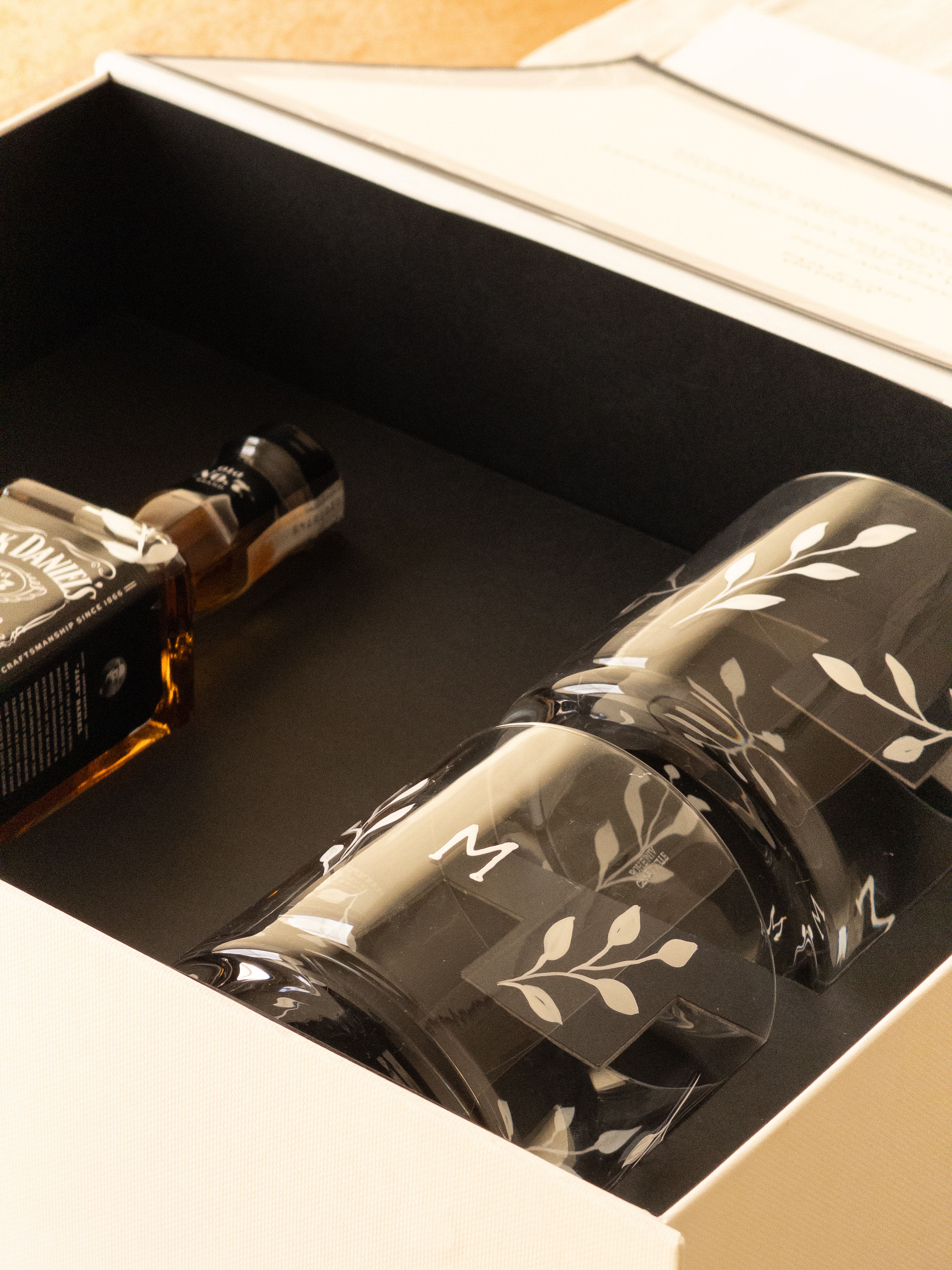 Caixa Whisky - Folhas Brancas