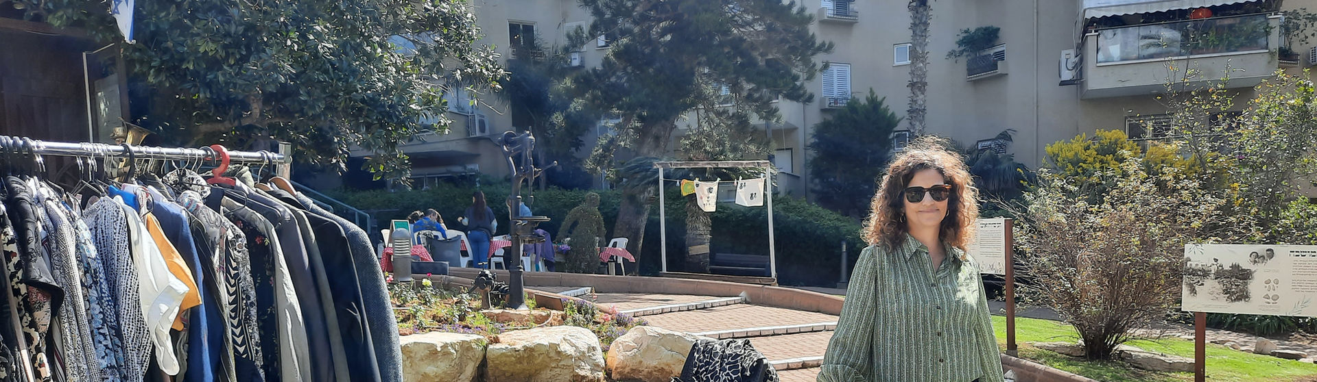 מכירת בגדים יד שניה שהיתה במוזיאון 