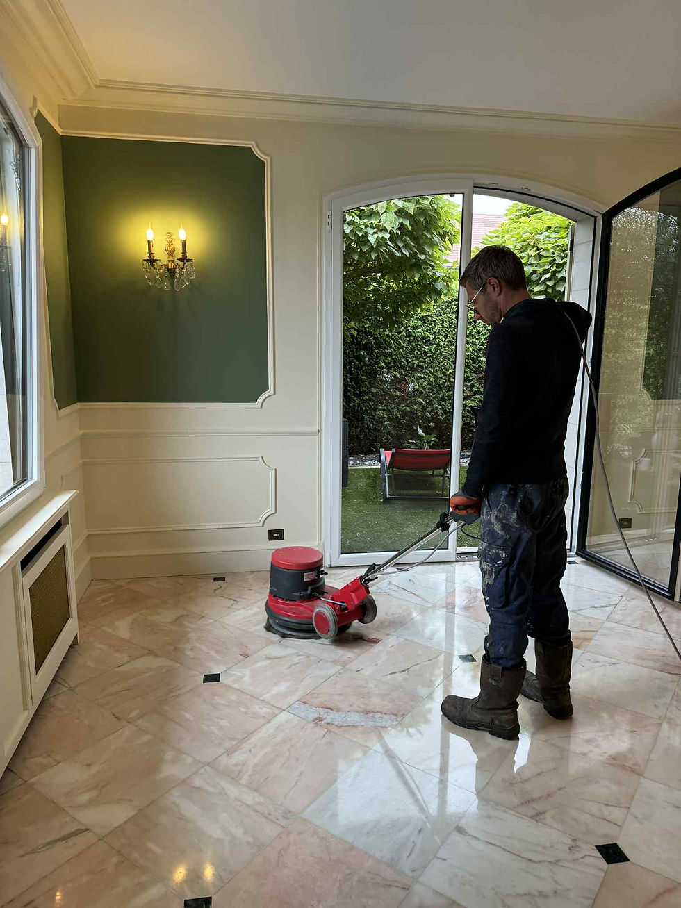 Rénovation de sol en marbre à la monobrosse