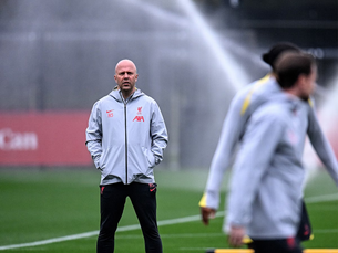 Arne Slot, técnico do Liverpool, falou de trabalho com Cássio do Cruzeiro.