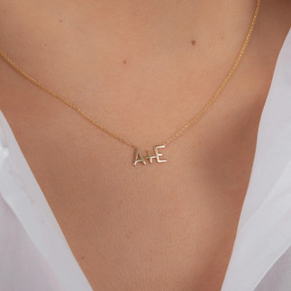 initial necklace for moms, jewelry for mom, mom jewelry