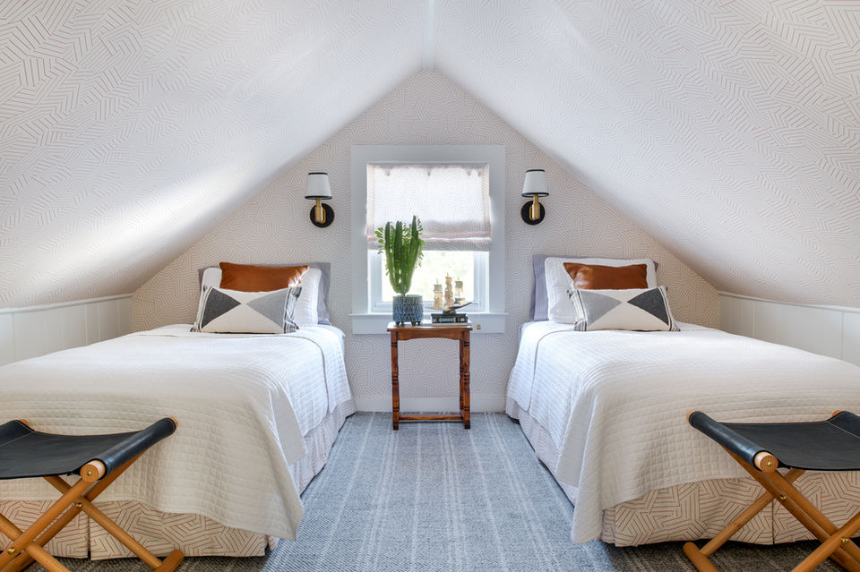 lbi_lores_bedroom_01.jpg