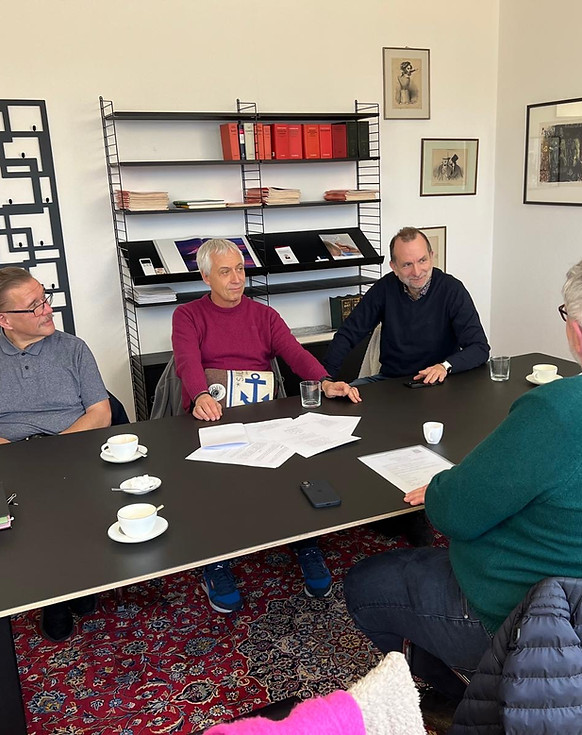 Der Stiftungsvorstand bei Vertragsunterzeichnung