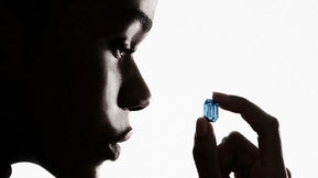 Gemmes bleues - En quoi les diamants bleus et les saphirs diffèrent-ils ?