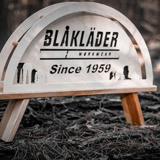 Wooden arch of lights with motifs from the Blaklader company