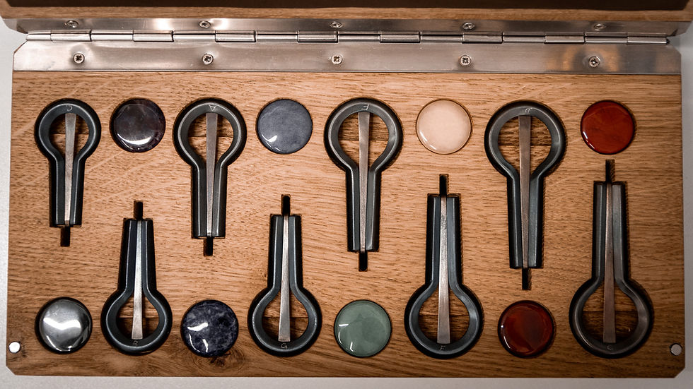 Maultrommeln in einer Holzbox