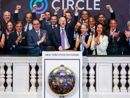Circle 在穩定幣法案框架下掛牌後大漲,象徵 USDC 正成為數位美元新時代的起點。