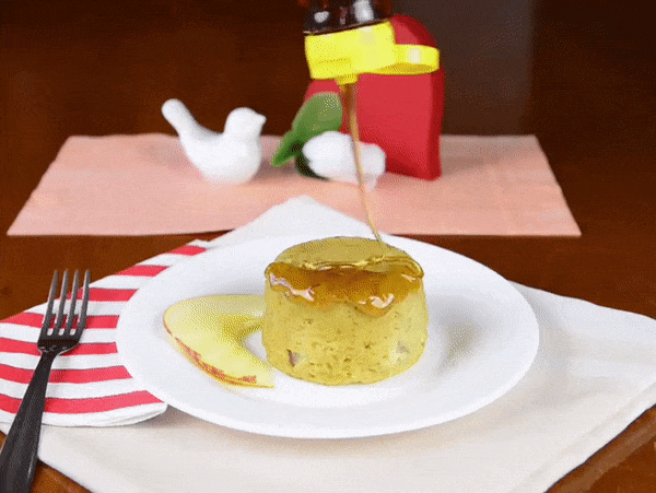 GIF - bolos de caneca sem trigo e lactose maça - a monica machado.gif