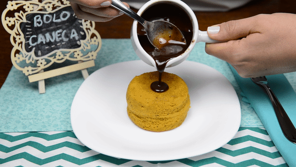 bolo de cenoura com chocolate.gif