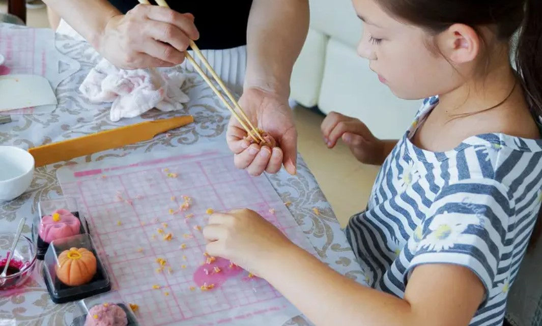 【Tokyo】Mochi and Traditional Sweets Making with Tea Ceremony