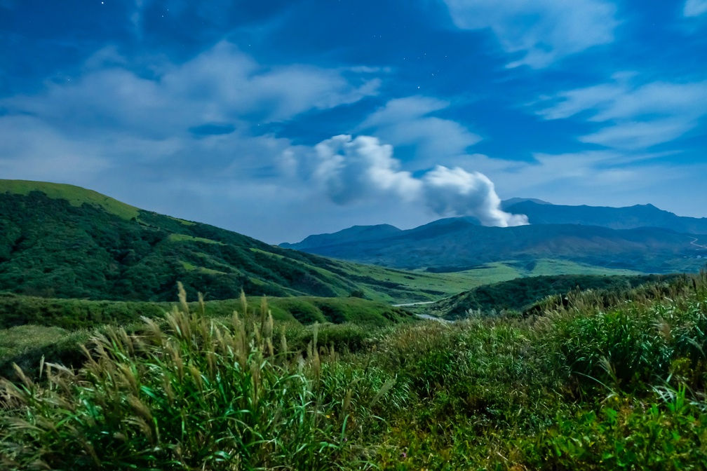 1-Day Aso's 3 Spectacular Sights: Kusasenri, Daikanbo & Nabegataki FallsTour
