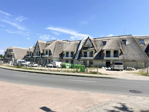 Neubauprojekt BENTHIEN: Reetdachhäuser am See