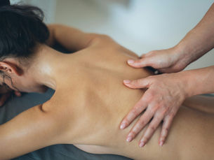 Le massage naturiste au féminin : une expérience sensorielle d’exception