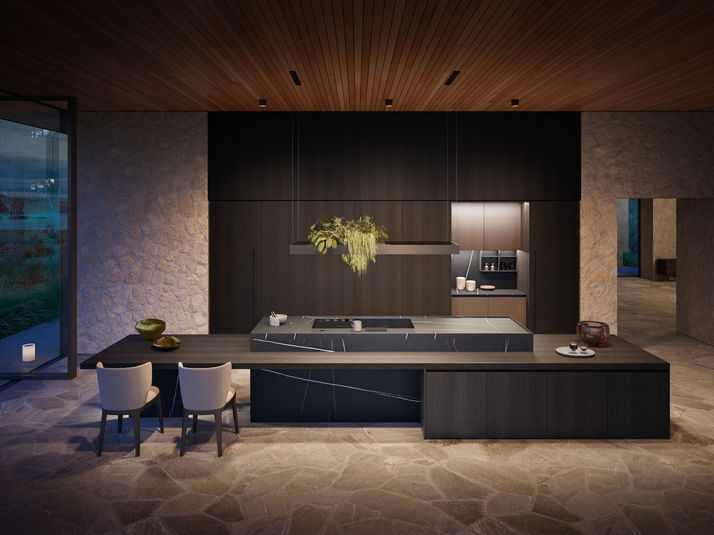 Un vaste choix de matériaux tels que les bois plaqués et les laqués brillants, mats et autres laquages spéciaux.