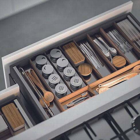 Des ranges-couverts en acier et bois massif, pour organiser vos tiroirs et casseroliers