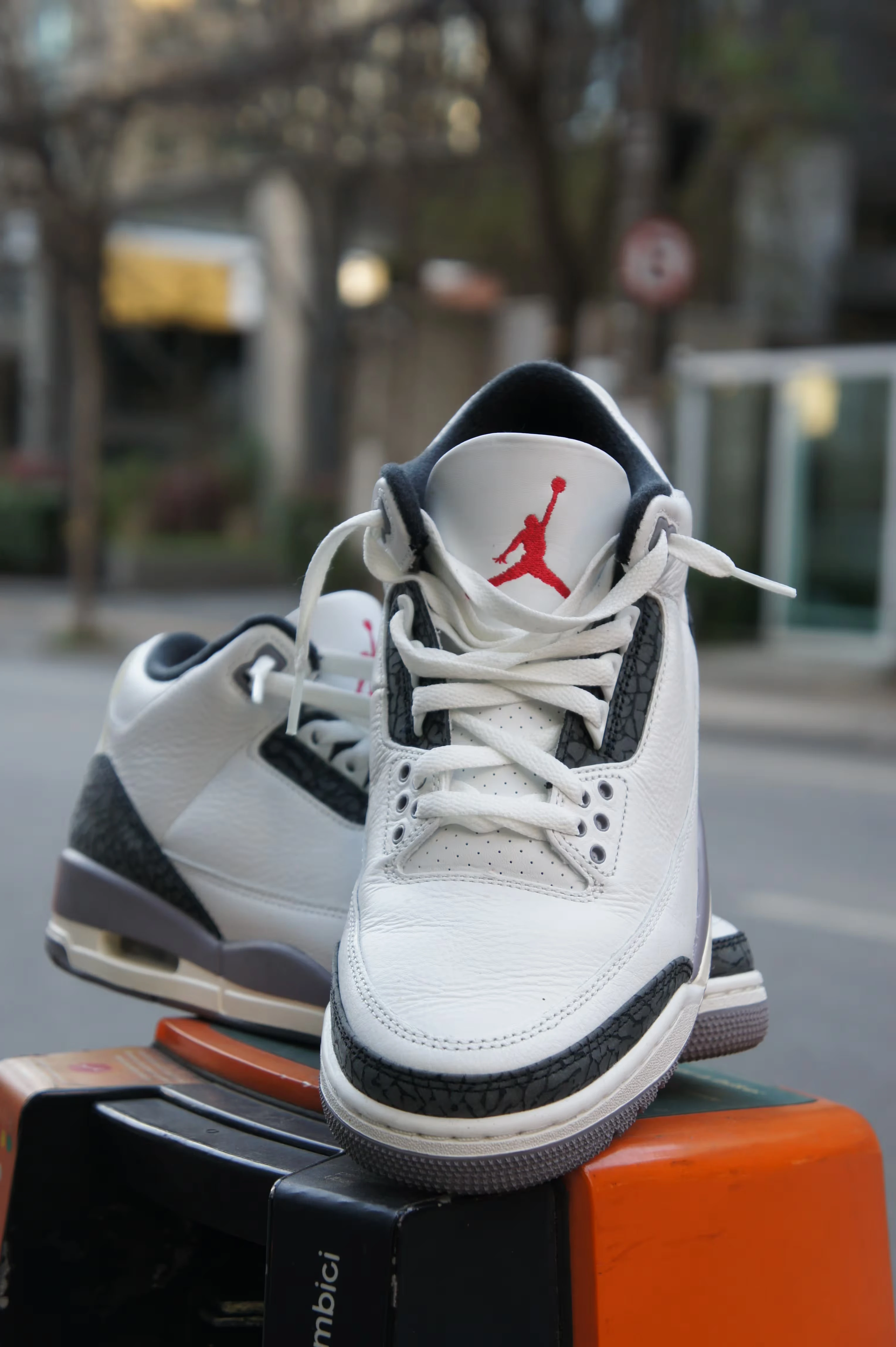 AIR JORDAN 3 “WHITE CEMENT”