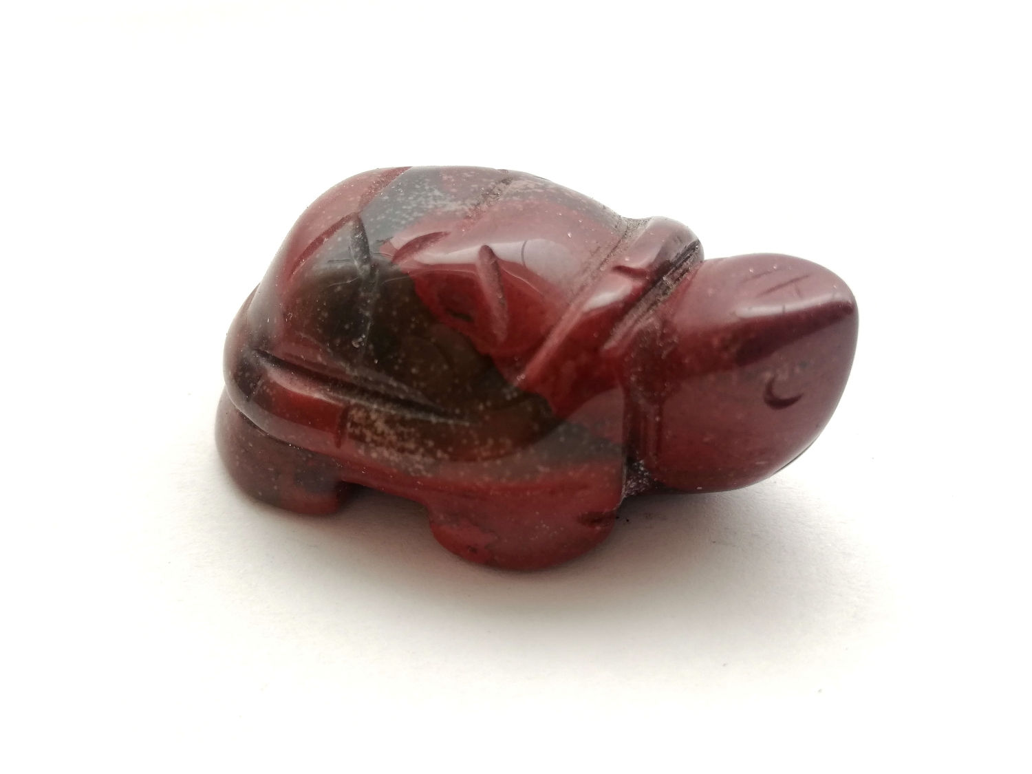 Tortuga pequeña de jaspe rojo