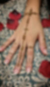 Tatouage main henné délicat_ lalya