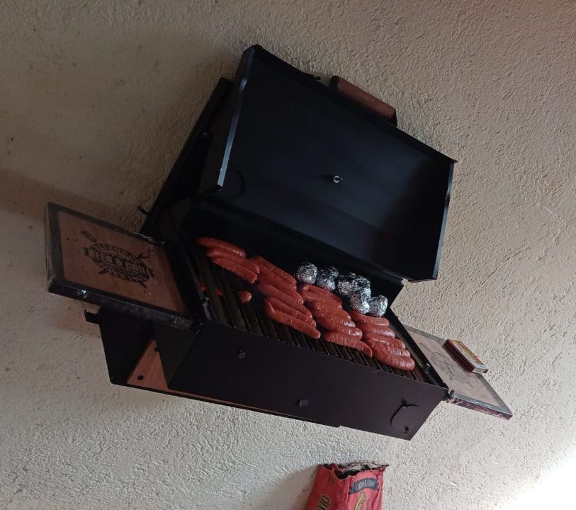 Miniatura: ASADOR ABATIBLE DE TAPA -Parrilla Argentina-