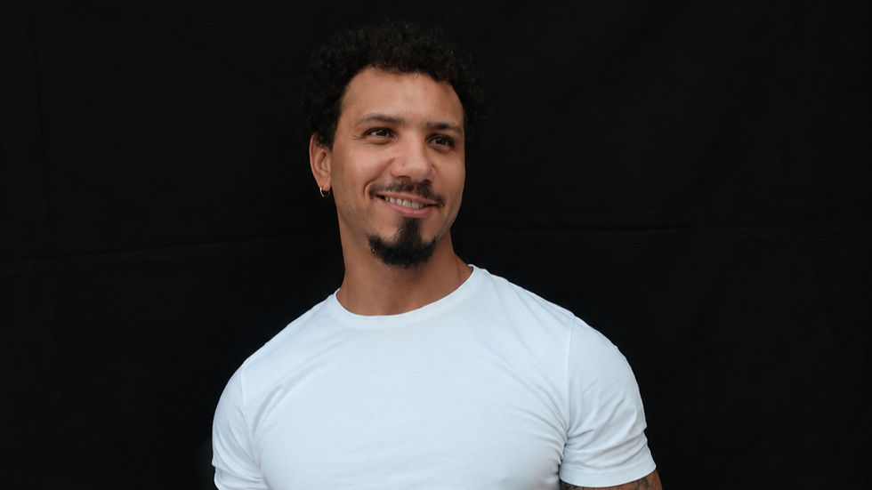 Entre poesia e novos leitores, autor Igor Pires defende uma literatura mais acessível