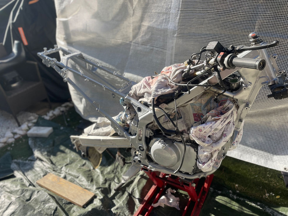 La moto en cours de restauration.