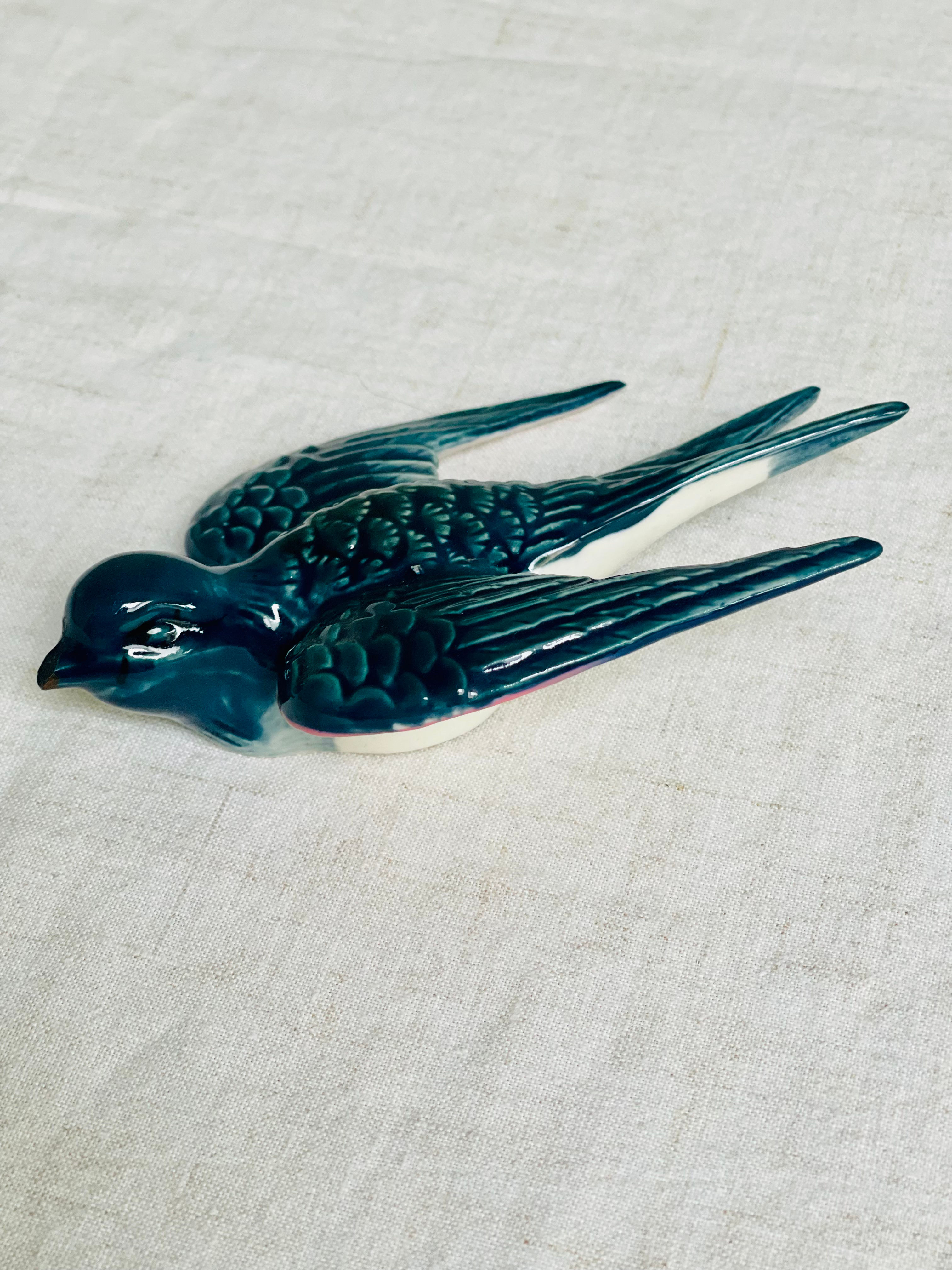 Petite hirondelle April