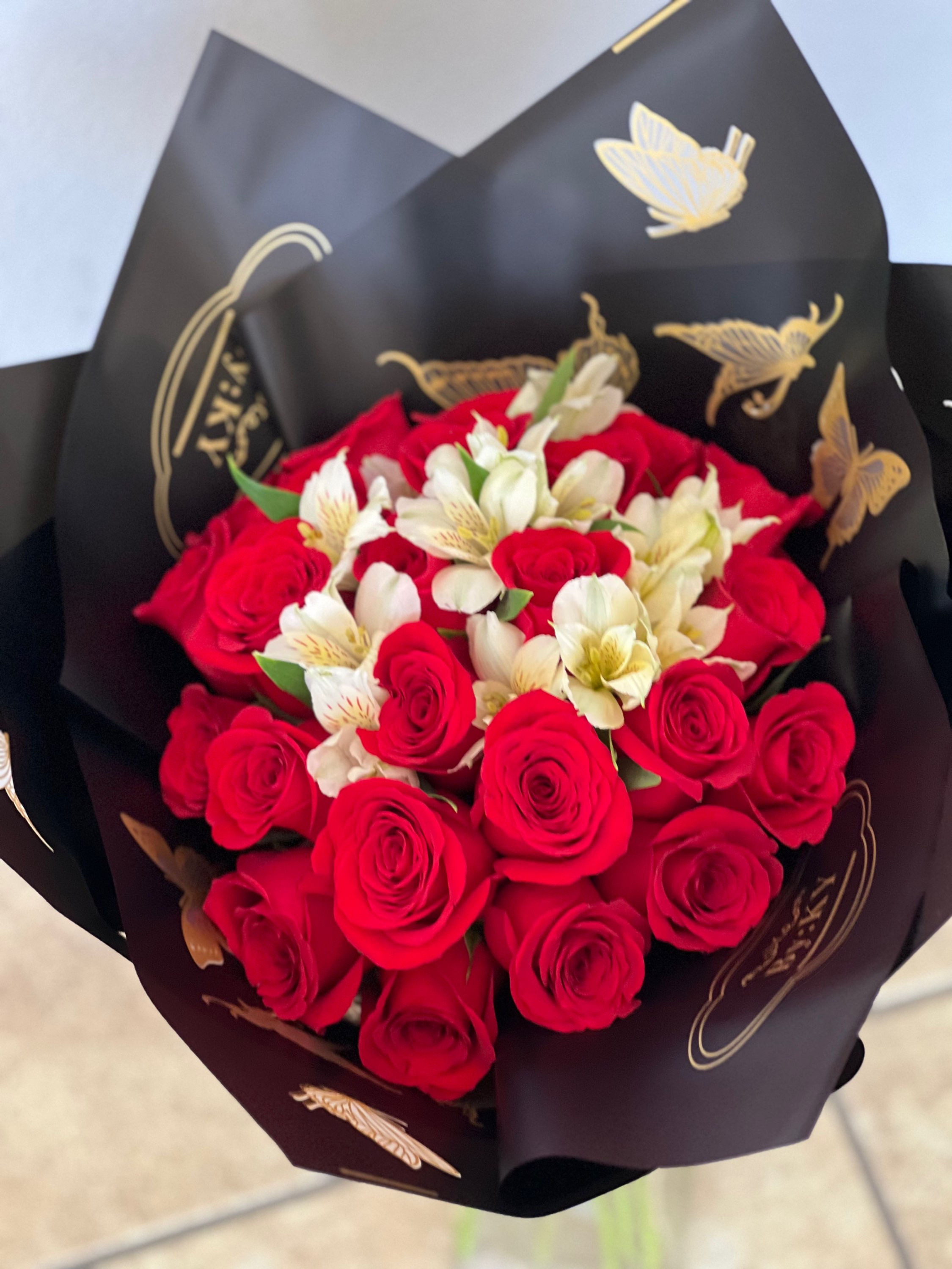 24-ROSE BOUQUET (BLACK BUTTERFLY WRAPPING)
