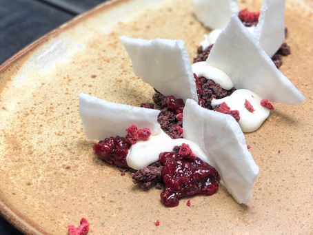 MERENGUE DE FRAMBOESA E MORANGO