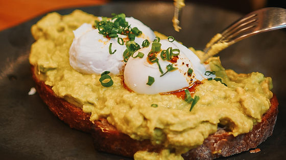 Tosta de Avocado com Ovos Poché