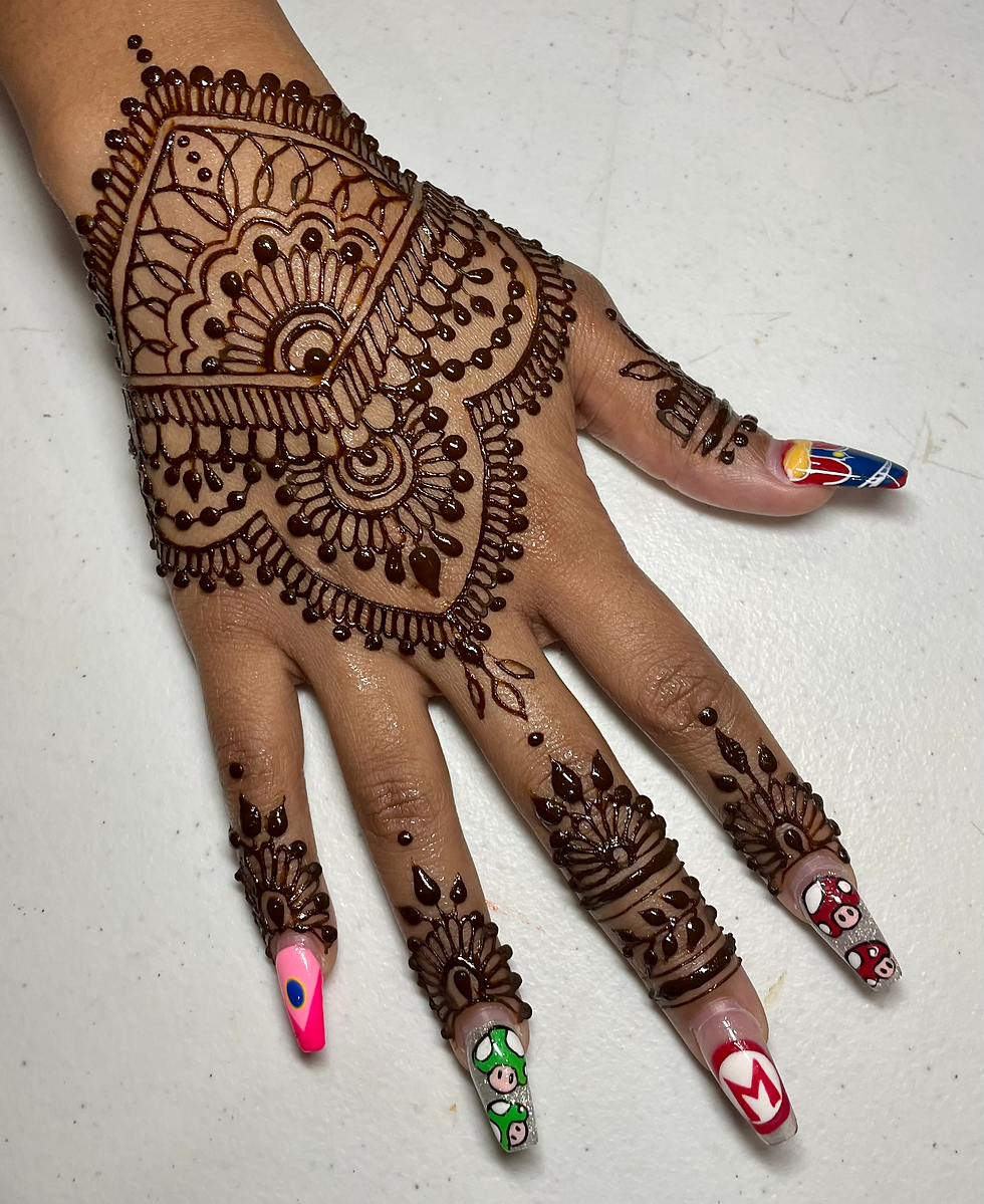 henna hand