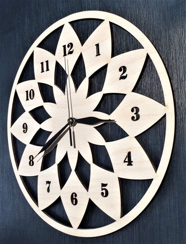 Wanduhr Mandala aus Holz