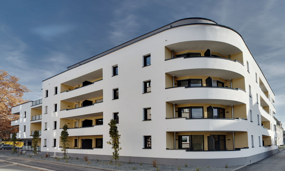 Die attraktive Gebäudefassade folgt der Straßenführung