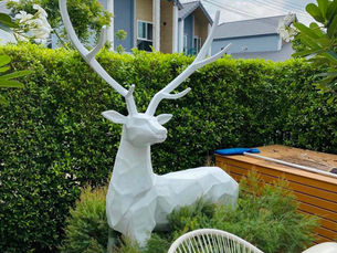 เก้าอี้นั่งโมเดิร์นทรงเดอะบีน กวางสไตล์โมเดิร์นโพลีกอน บ้านฟ้าปิยรมย์ นอร์เดิร์น | รูปปั้นกวาง