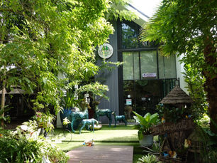 The Forest Cafe 1 กาแฟในสวน | ครอบครัวกวางสไตล์โมเดิร์นโพลีกอน