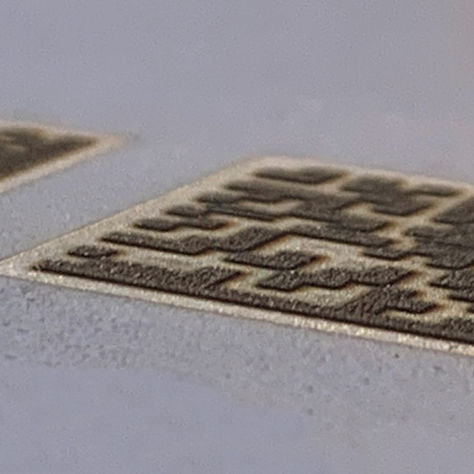 ดาต้าเมทริกซ์ (data matrix) บนแผ่นเหล็กด้วยเครื่องมาร์คไฟเบอร์เลเซอร์